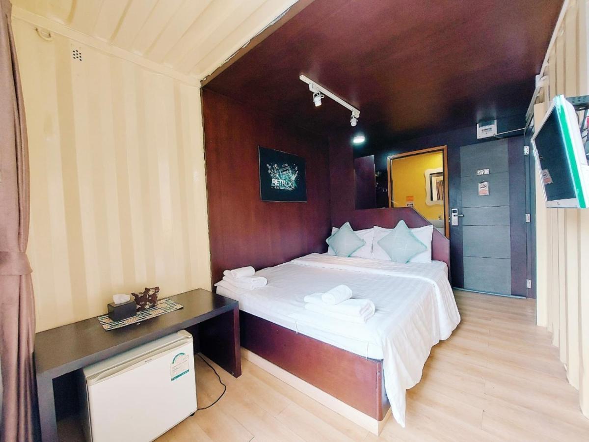 Retro Box Hotel Chumphon Exterior photo