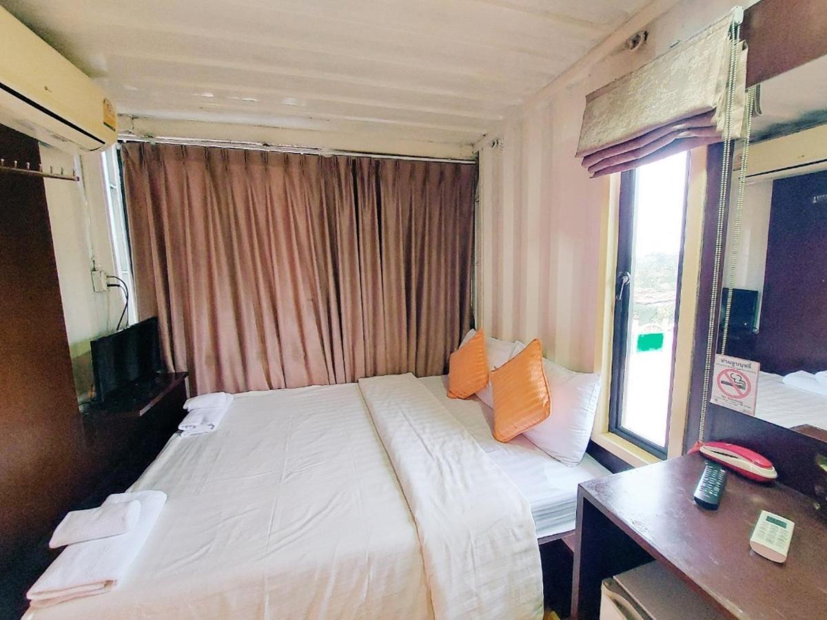 Retro Box Hotel Chumphon Exterior photo