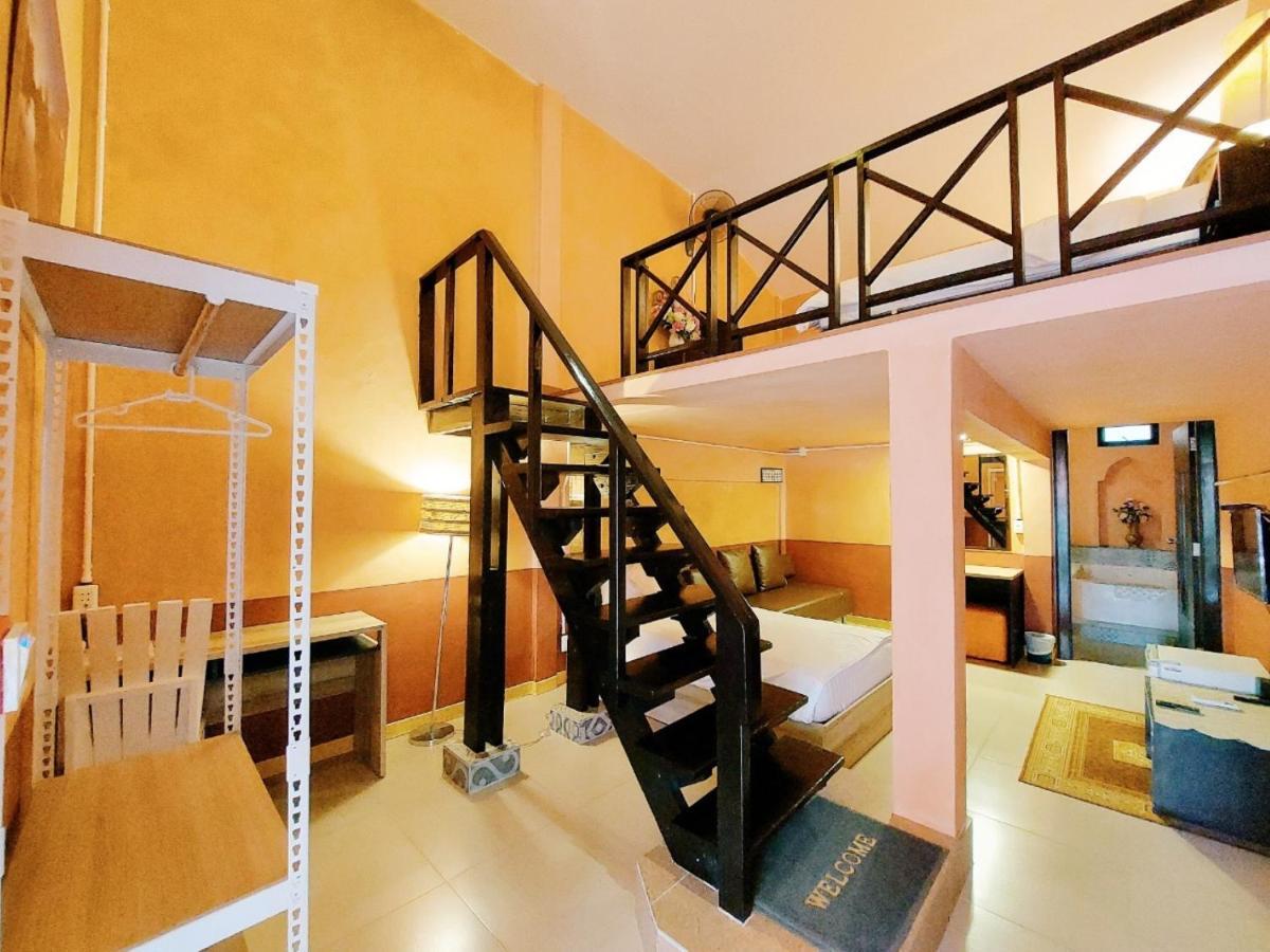 Retro Box Hotel Chumphon Exterior photo