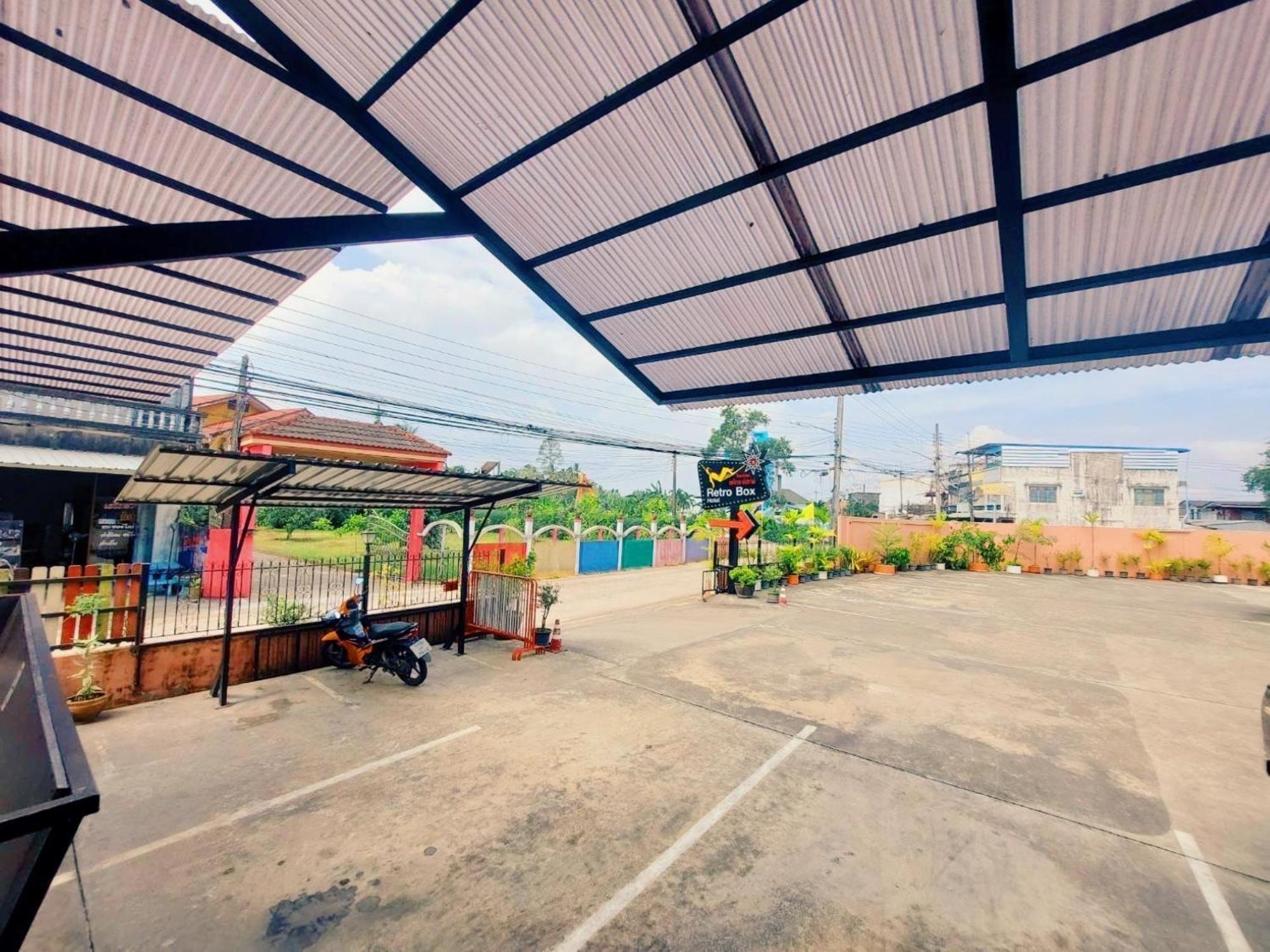 Retro Box Hotel Chumphon Exterior photo