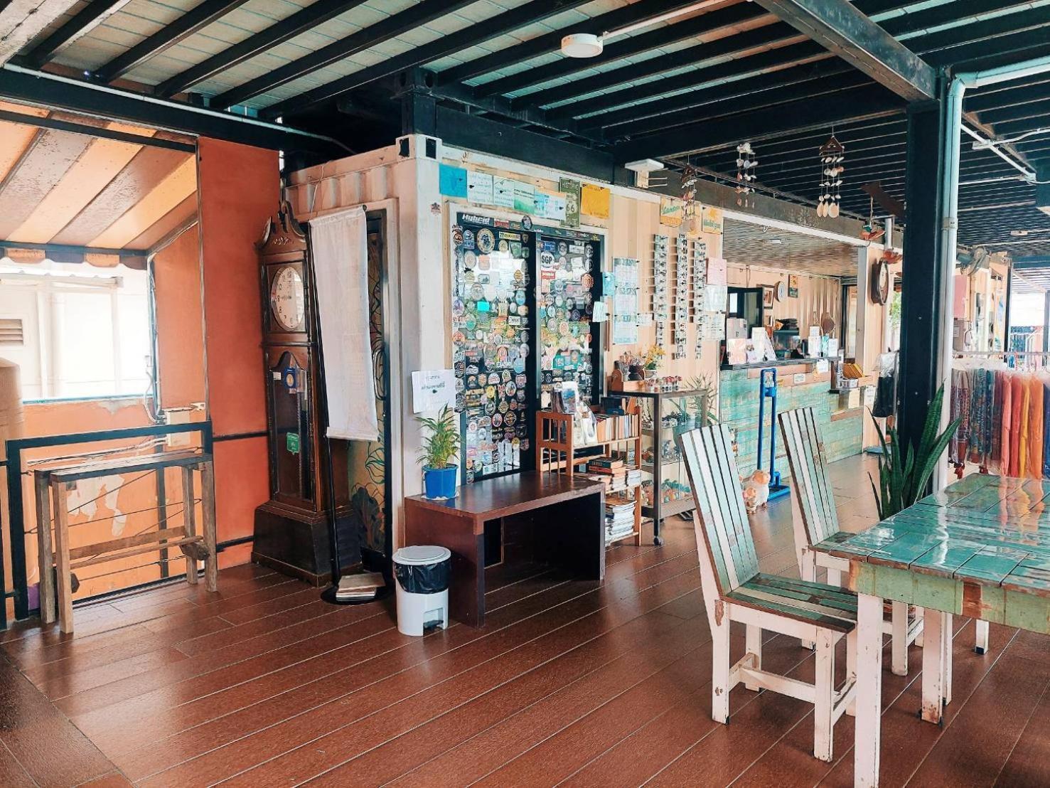 Retro Box Hotel Chumphon Exterior photo