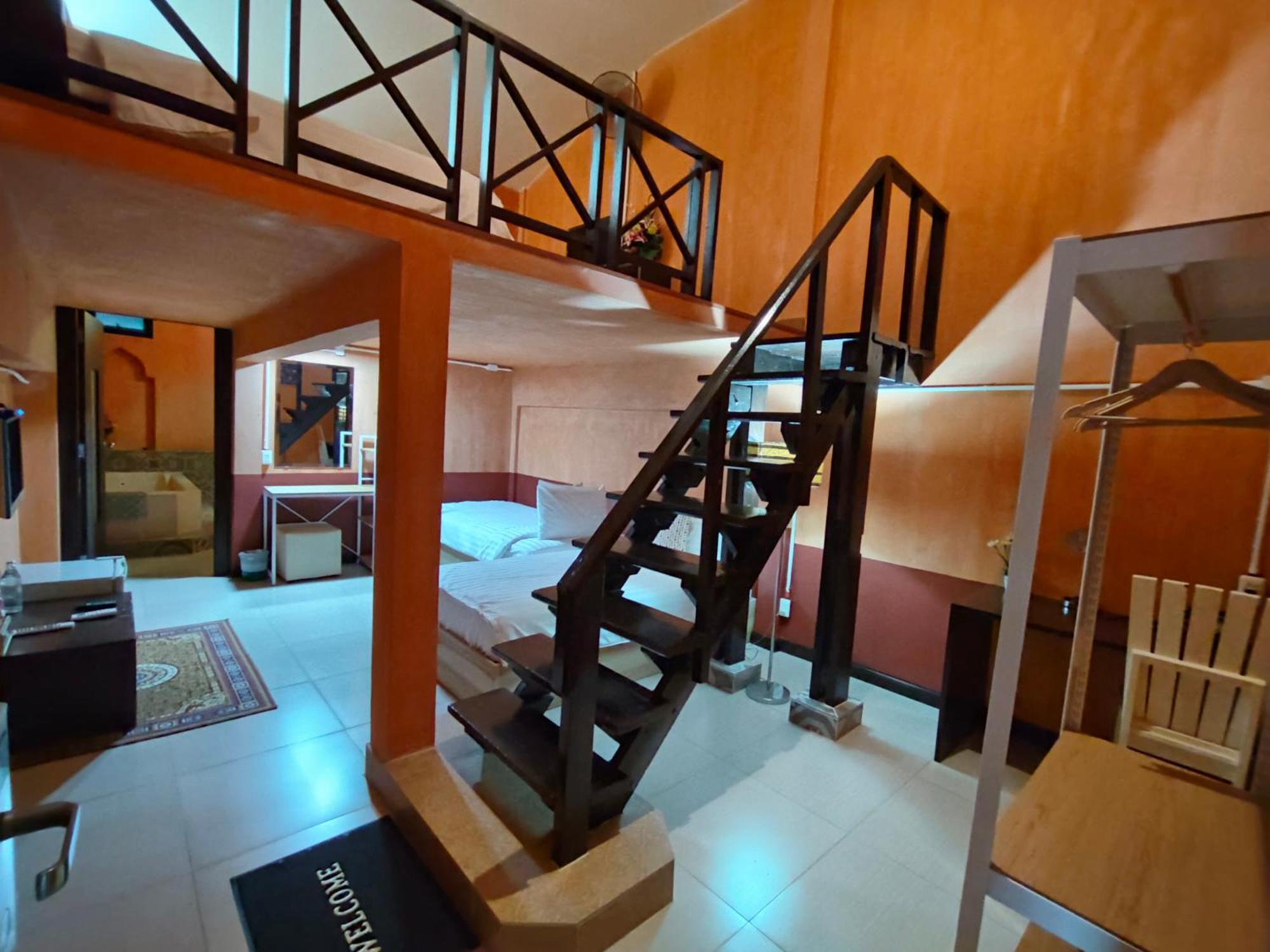 Retro Box Hotel Chumphon Exterior photo