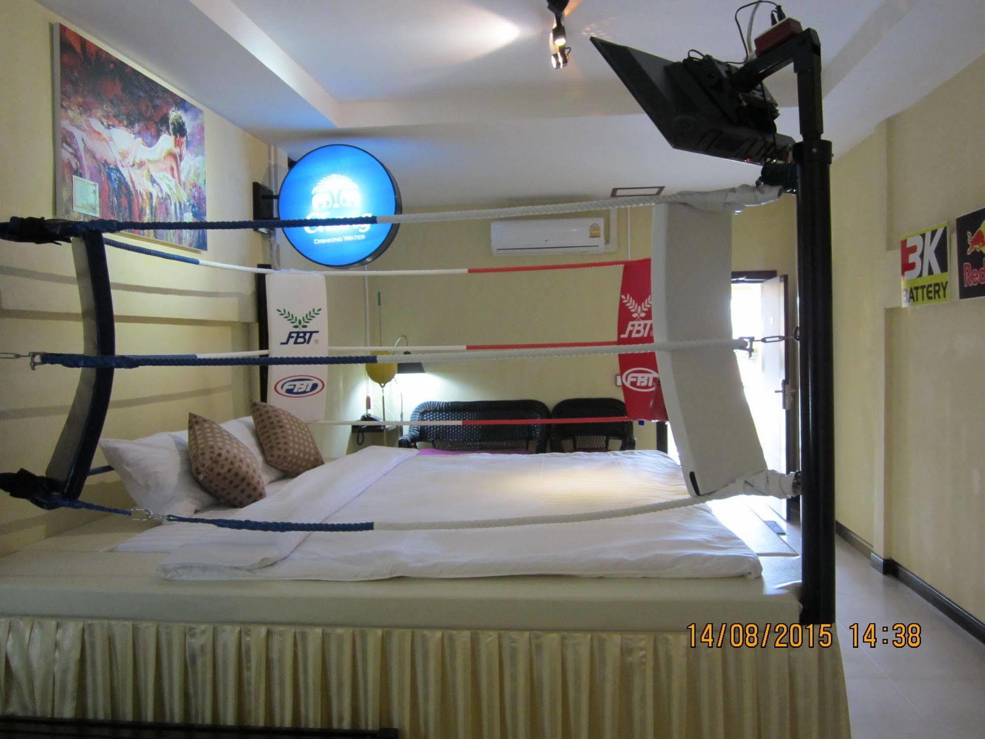 Retro Box Hotel Chumphon Exterior photo