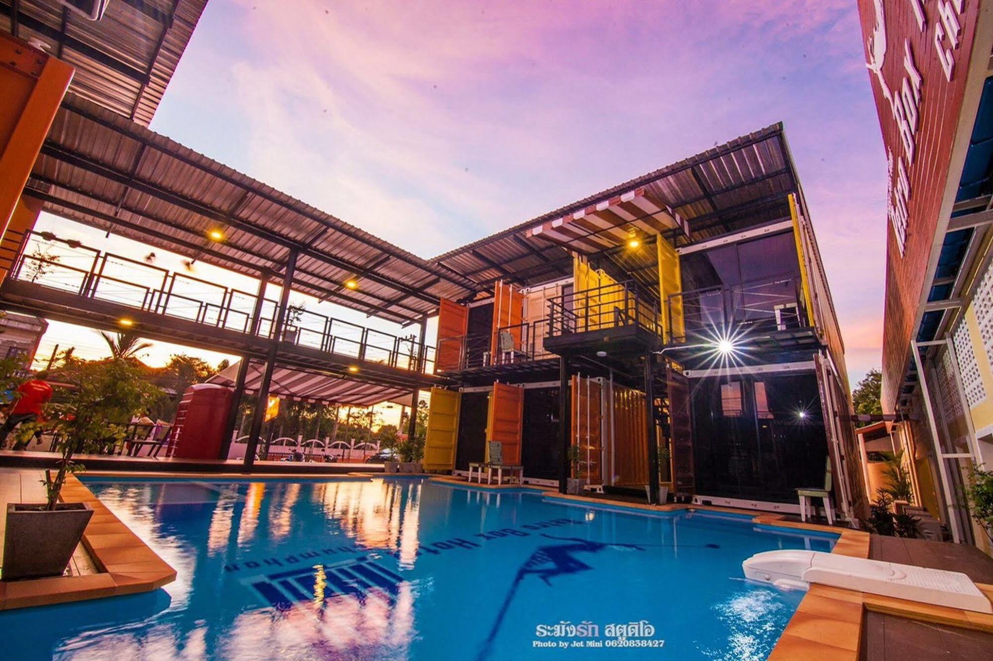 Retro Box Hotel Chumphon Exterior photo